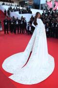 Superbe tenue-Sonam Kapoor à Cannes 2016